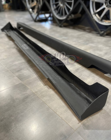 Side skirts ChargeSpeed style